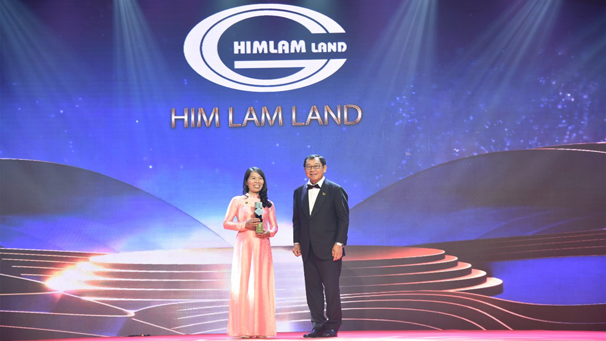 HIM LAM LAND GIÀNH CHIẾN THẮNG GIẢI THƯỞNG 