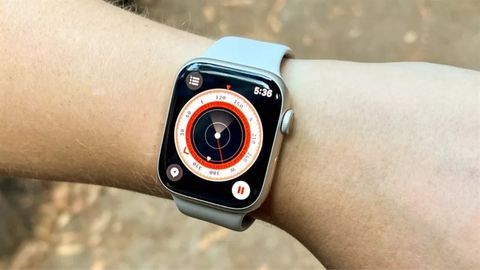 Trên tay Apple Watch Series 8: Thiết kế vẫn đẹp mắt cùng nhiều tính năng mới