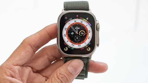 Trên tay Apple Watch Ultra: thiết kế hầm hố, cấu hình mạnh mẽ