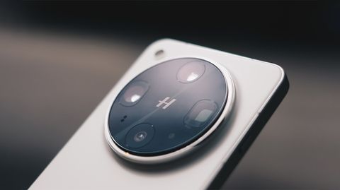 Trên Tay OPPO Find X8 Ultra: Mạnh Mẽ, Gọn Gàng, Chụp Chân Dung 