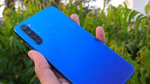 Đây là 4 chiếc smartphone tầm trung với tông màu Classic Blue bạn có thể chọn cho năm mới thêm phần “xanh tươi”