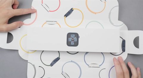 Trên tay Apple Watch SE 2022: Thiết kế quen thuộc, nhiều tính năng sức khỏe thú vị