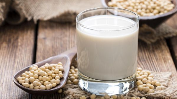 Sau sinh uống sữa đậu nành, nên uống như thế nào để có lợi cho sức khoẻ