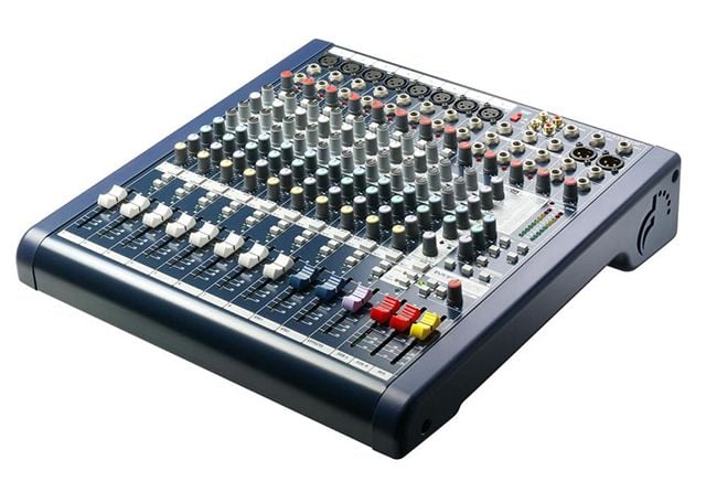 mixer-soundcraft-mfx-8-2