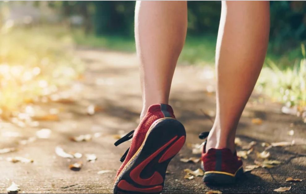 Đi bộ 1 km đốt được bao nhiêu calo?