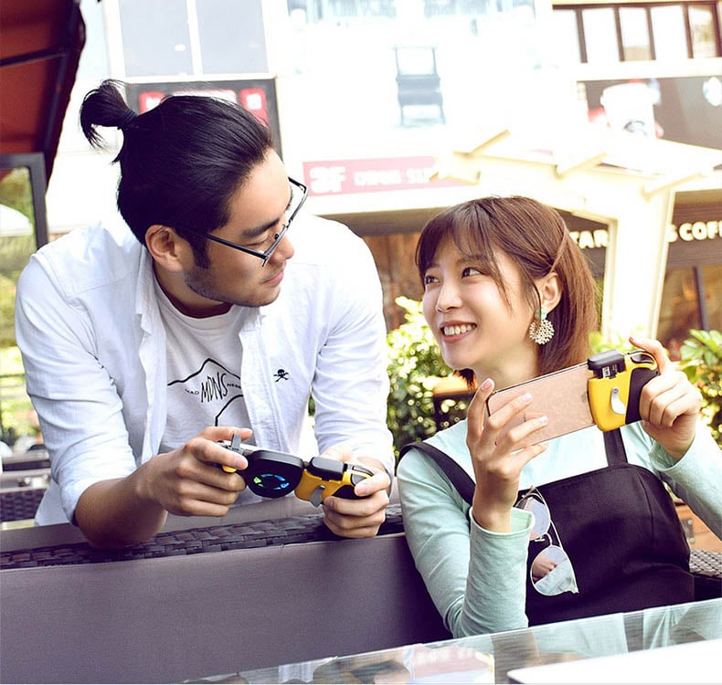 Tay cầm chơi game một bên FLydigi WASP 2