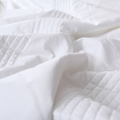 Cách Vệ Sinh Đồ Dùng Giường Ngủ Sạch Sẽ Và Vệ Sinh Bảo Quản Lâu Bền