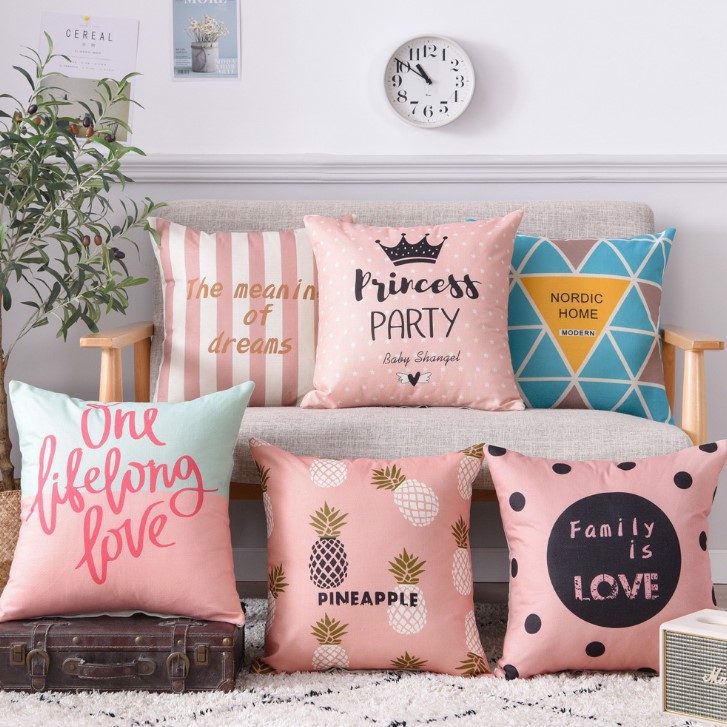 Tại sao nên sử dụng gối trang trí sofa cho phòng khách