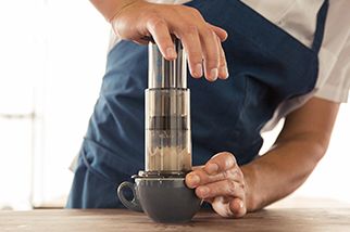 Hướng dẫn pha cafe rang bằng bình Aeropress
