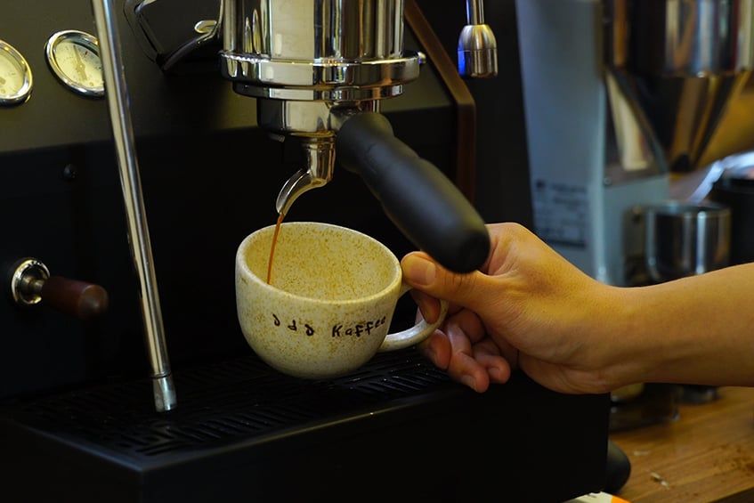 Hướng dẫn pha cafe rang xay bằng máy pha cafe espresso chuyên nghiệp