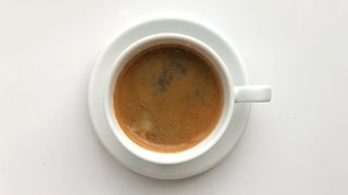 Caffeine Giúp Chúng Ta Tỉnh Táo Như Thế Nào?