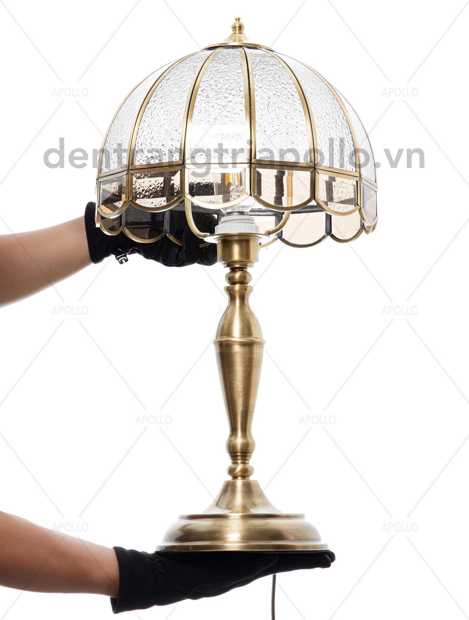 đèn bàn đồng cổ điển cao cấp