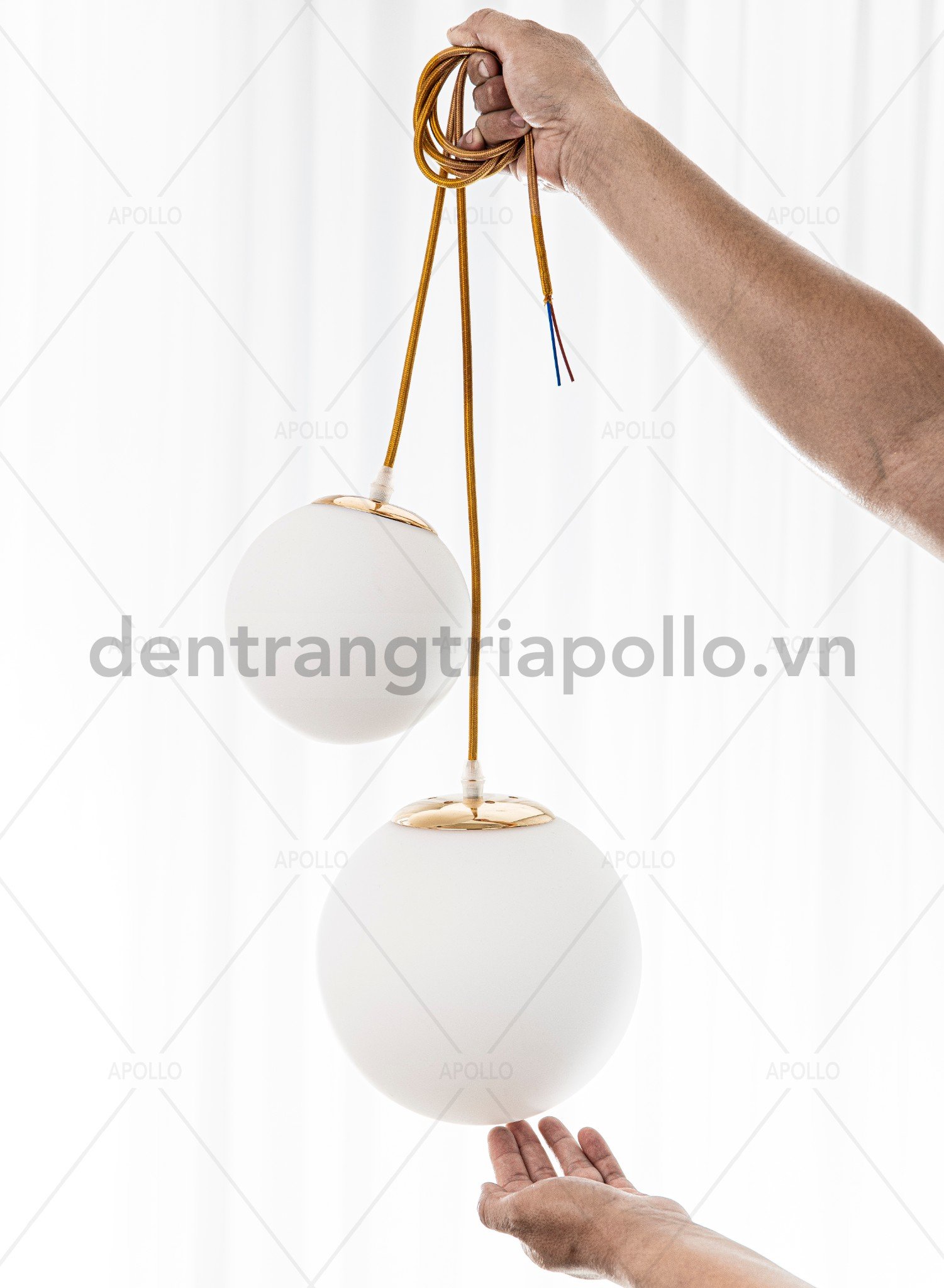 đèn thả thủy tinh trắng sứ