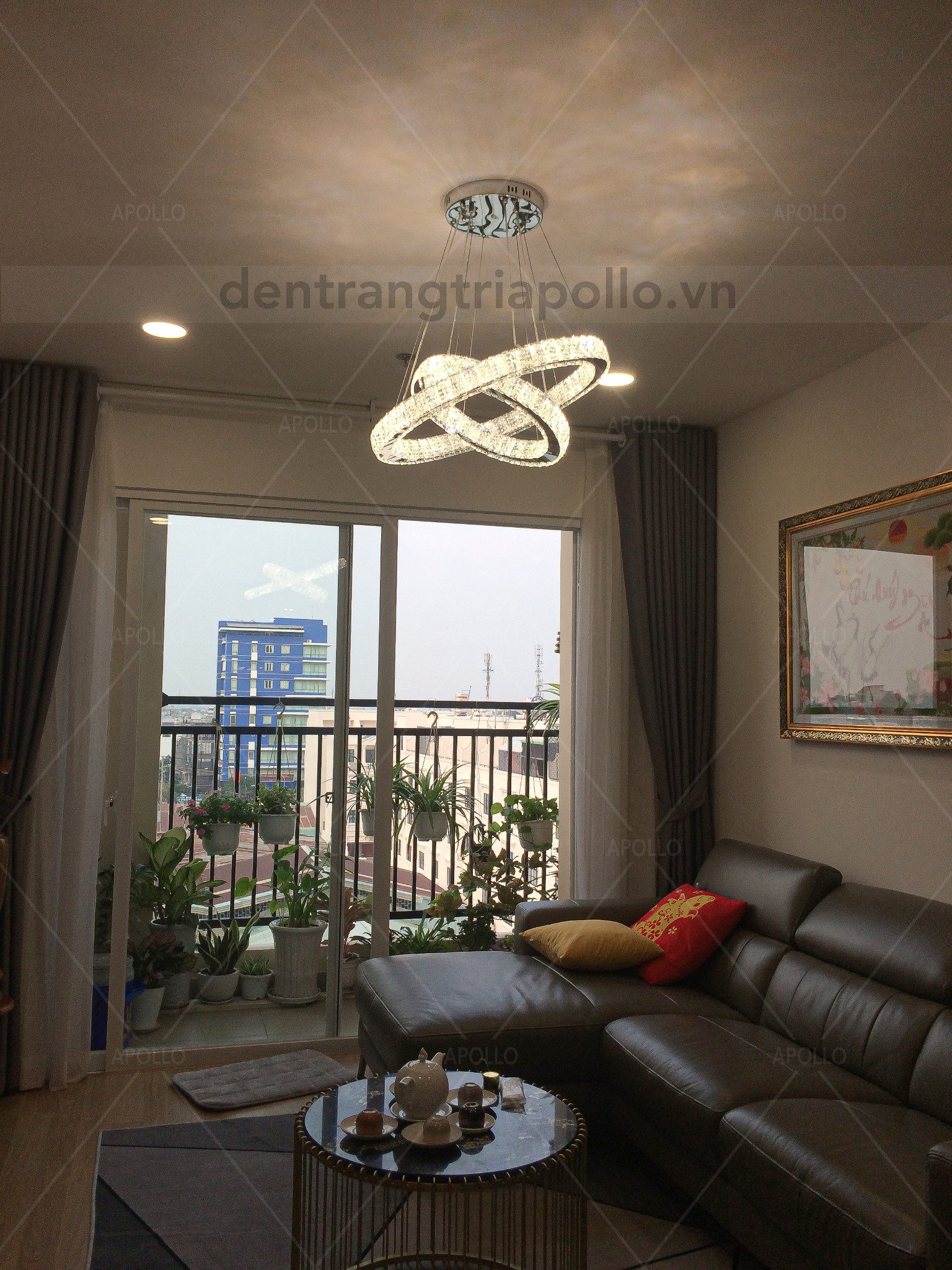 đèn thả pha lê hiện đại trang trí phòng khách chung cư