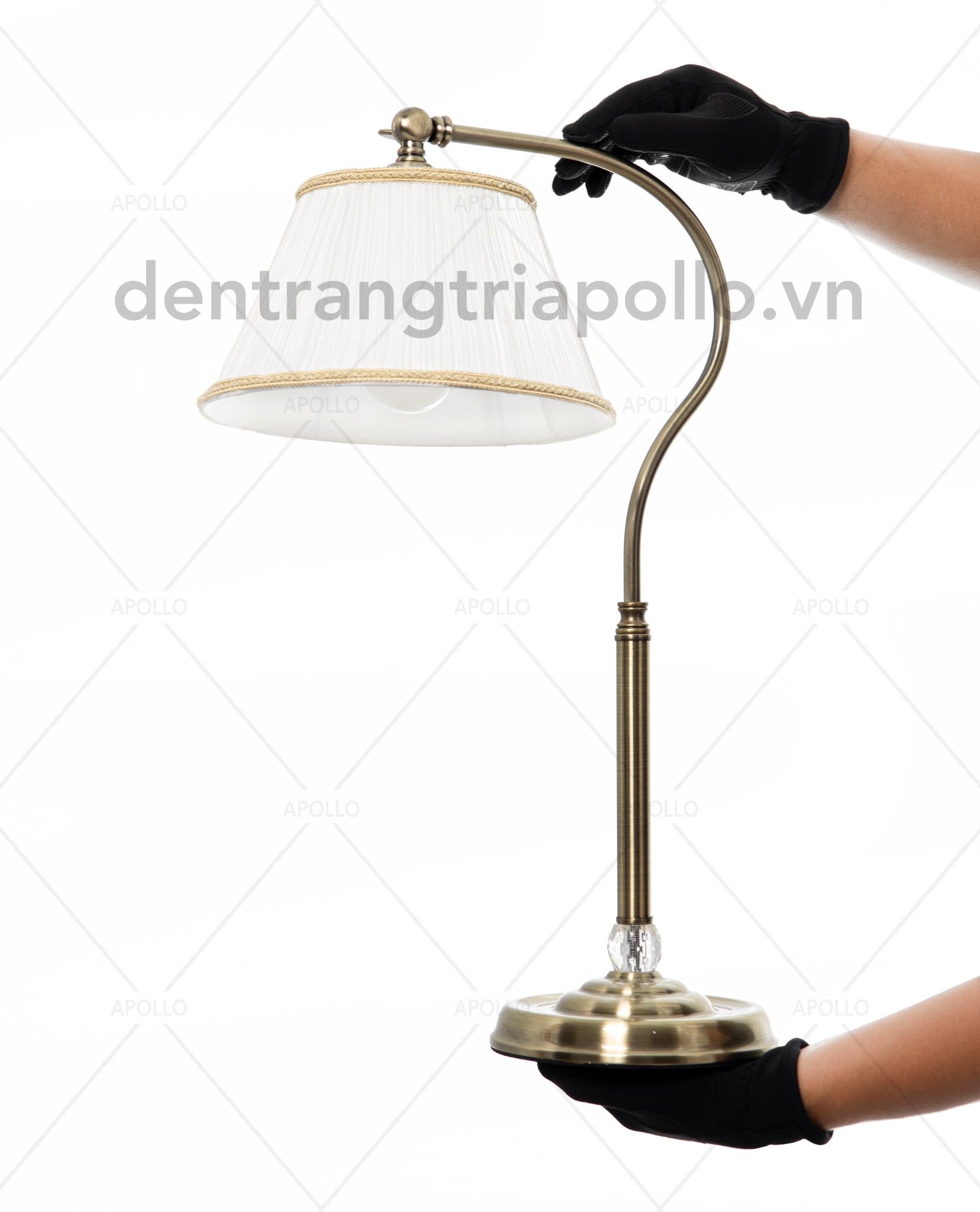 đèn bàn cổ điển