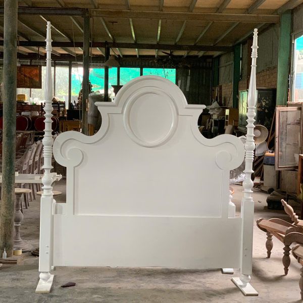 Giường phong cách Indochine màu trắng