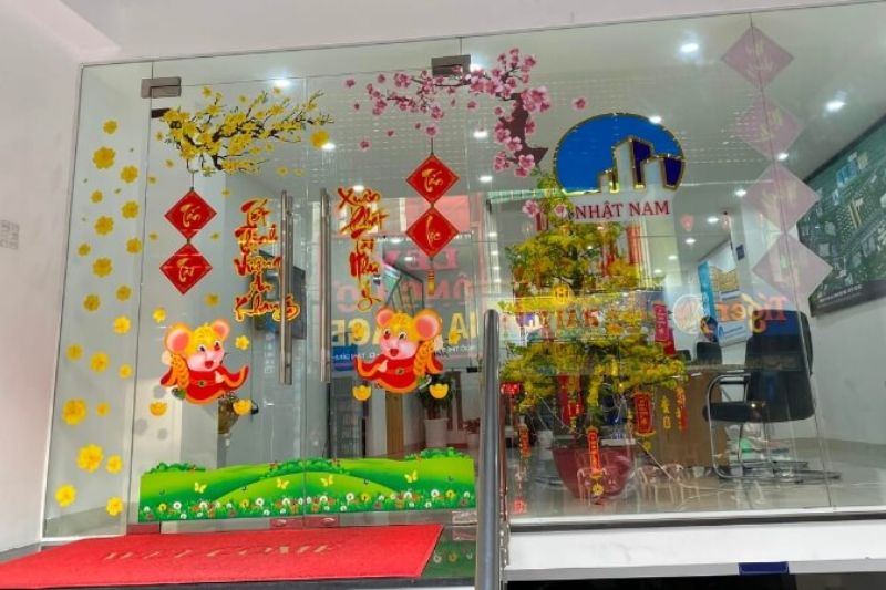 y-tuong-trang-tri-tet-2025-cho-van-phong-nho-va-cong-ty-lon_1