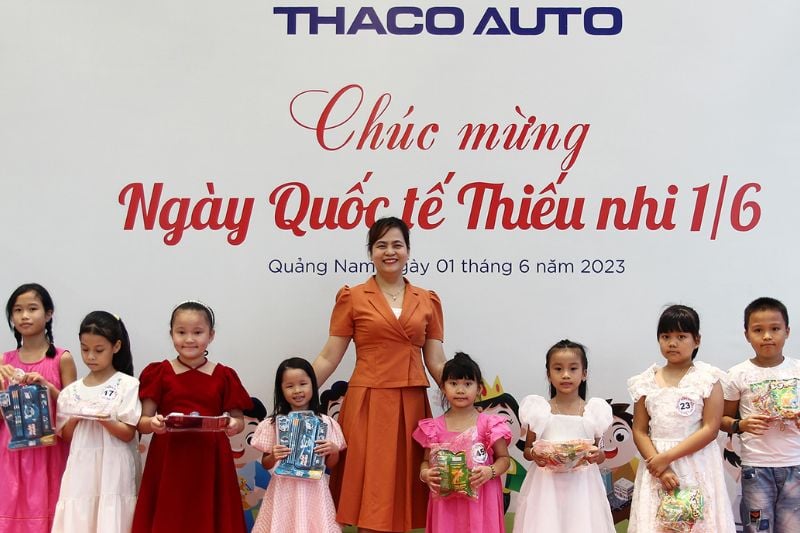 top-5-mon-qua-tang-con-nhan-vien-dang-chon-nhat-2025-nhan-dip-1-6