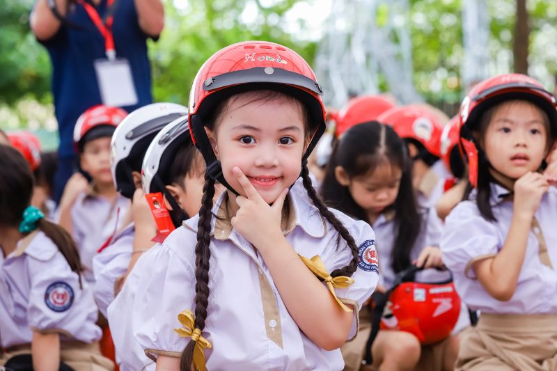top-5-mon-qua-tang-con-nhan-vien-dang-chon-nhat-2025-nhan-dip-1-6
