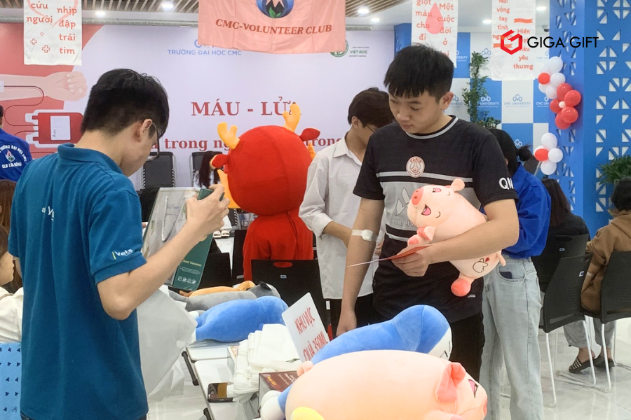 Điều Gì Khiến Quà Tặng Sự Kiện Không Thể Thiếu Trong Những Năm Gần Đây?