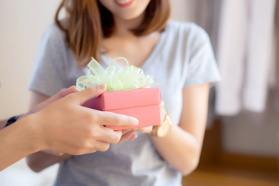 Điều Gì Khiến Quà Tặng Sự Kiện Không Thể Thiếu Trong Những Năm Gần Đây?