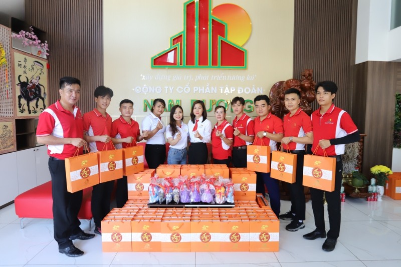 Thị trường quà tặng Trung Thu sôi động biến món quà thành đại sứ thương hiệu