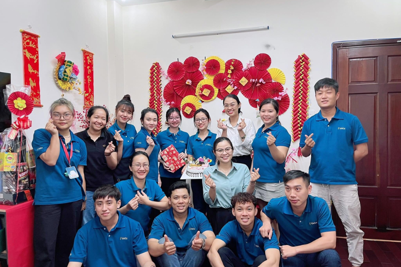 y-tuong-trang-tri-tet-2025-cho-van-phong-nho-va-cong-ty-lon_1