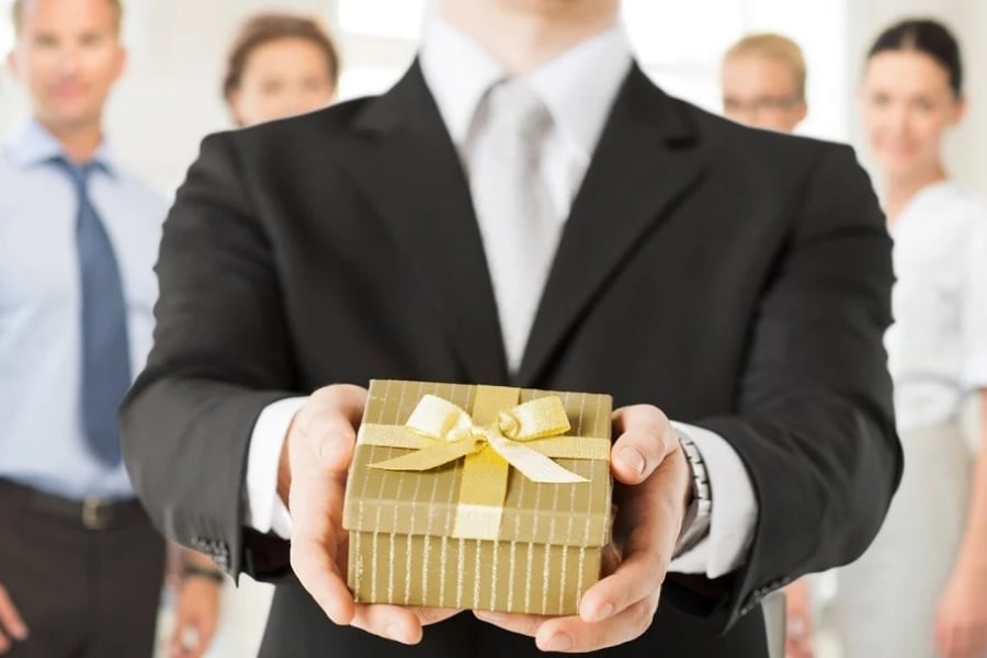 Những Điều Thú Vị Về Văn Hóa Tặng Quà Trong Kinh Doanh Các Nước