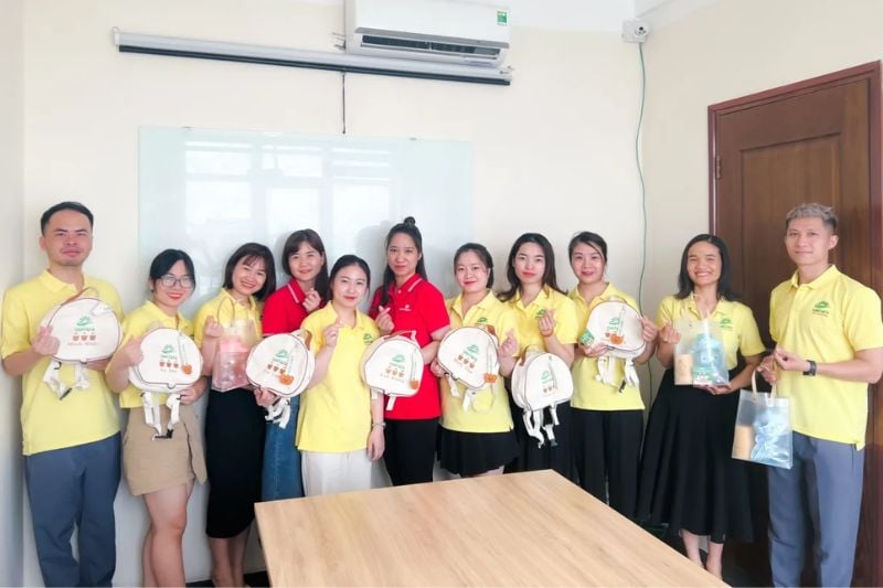 top-5-mon-qua-tang-con-nhan-vien-dang-chon-nhat-2025-nhan-dip-1-6