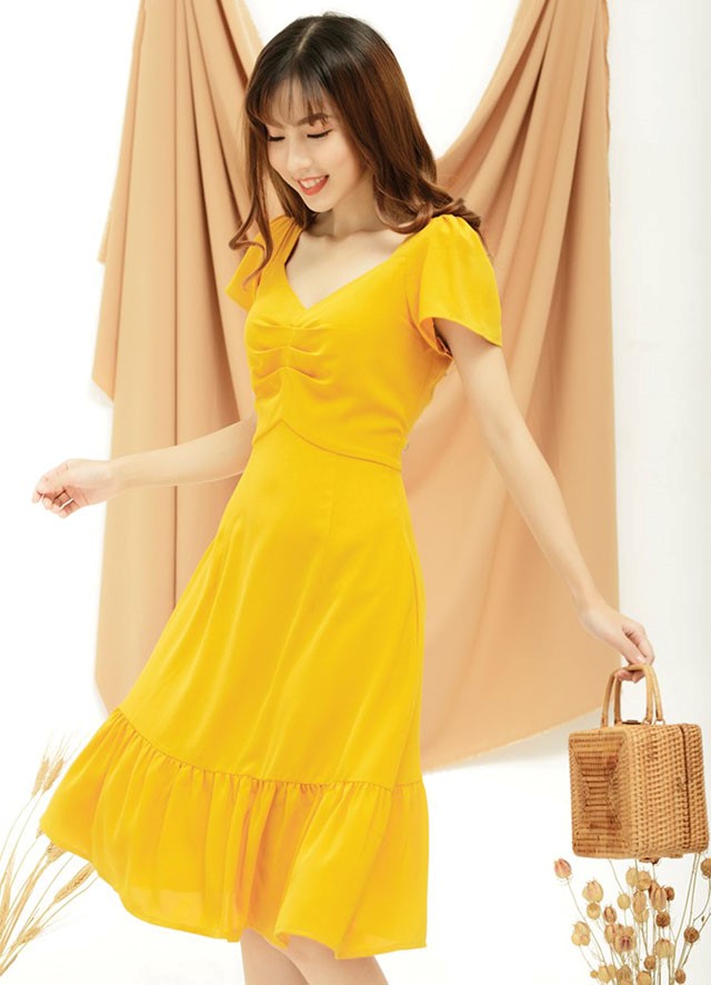 Váy màu vàng cho người mệnh Kim
