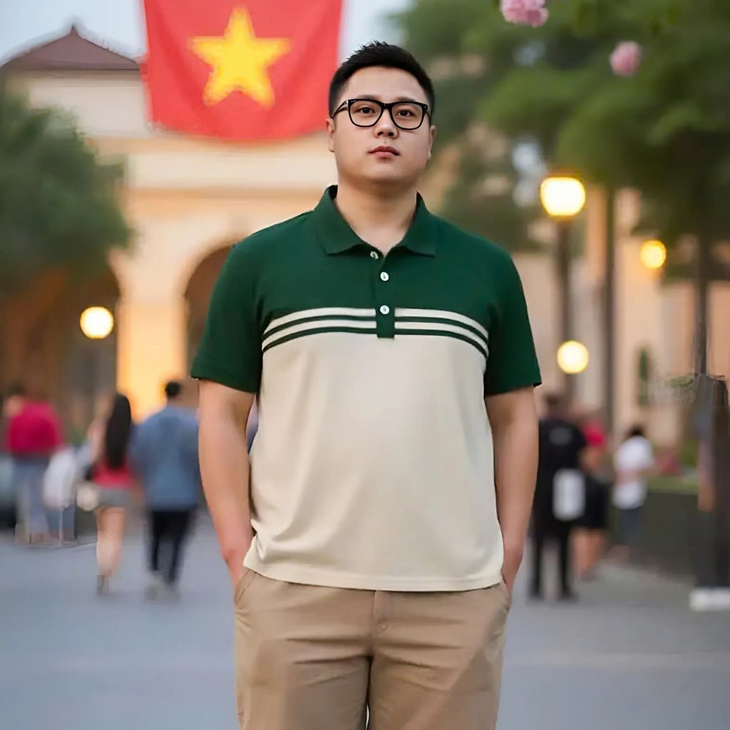 Người mẫu big size nam áo polo xanh ghi Akyoo chuẩn form