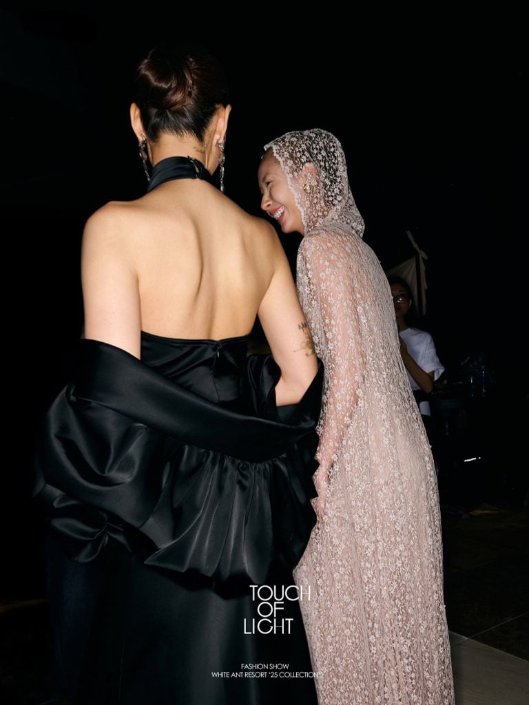 FASHION SHOW | RESORT’25 – BACKSTAGE OF “TOUCH OF LIGHT”