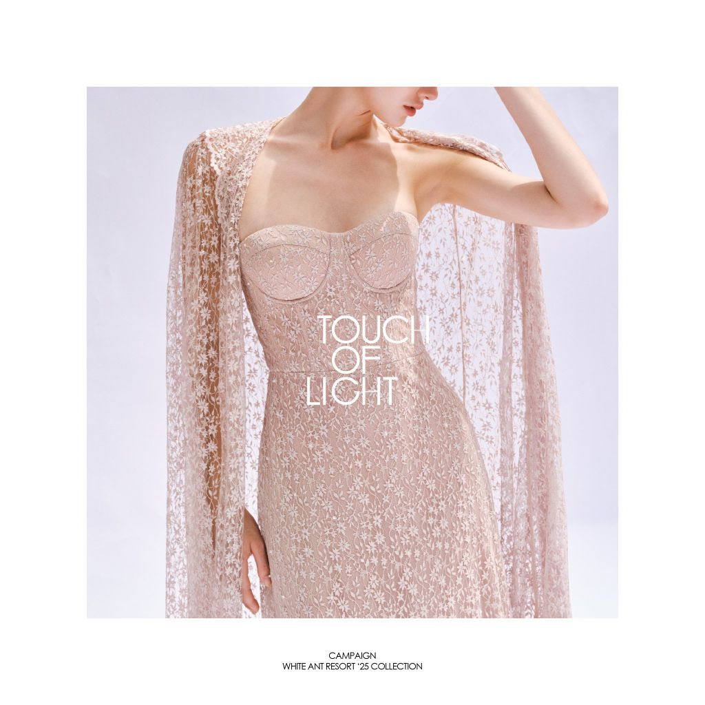 “TOUCH OF LIGHT” RESORT ’25 COLLECTION I WHITE ANT