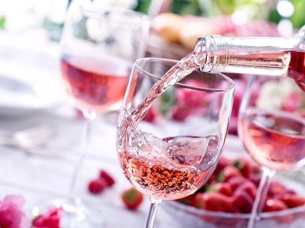 Rượu vang hồng dành riêng cho phụ nữ