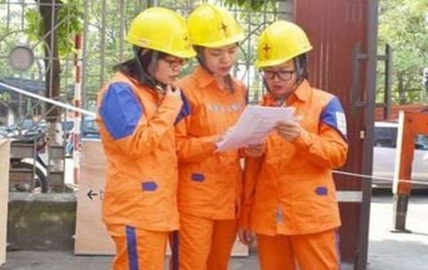 Sinh viên Khoa Điện - Điện tử  đi thực tập tốt nghiệp: Thời gian chuẩn bị quý giá cho các tân kỹ sư, cử nhân.