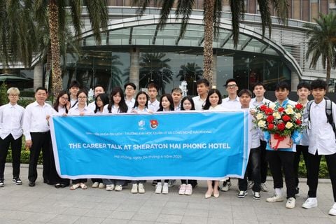 Sinh viên Khoa Du lịch tới Khách sạn Sheraton tham quan học tập và trò chuyện với các lãnh đạo khách sạn về nghề nghiệp