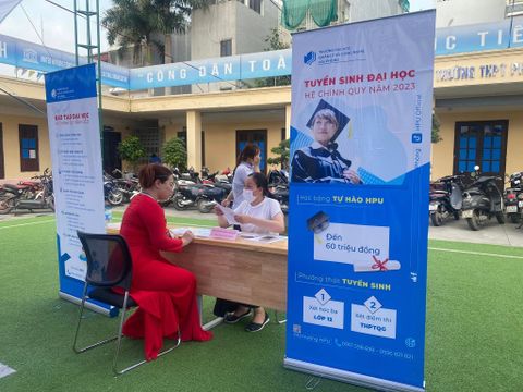 Đại học Quản lý và Công nghệ Hải Phòng tham gia tư vấn, hướng nghiệp cho học sinh khối 12 Trường THPT Phan Chu Trinh