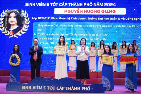 Nguyễn Hương Giang – Gương mặt sinh viên tiêu biểu khoa Quản trị kinh doanh với thành tích học tập xuất sắc