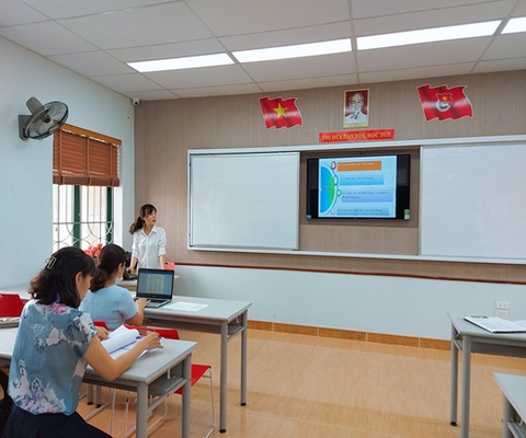 Đến ngày hái quả - Lễ bảo vệ thành công các đề tài nghiên cứu khoa học của sinh viên Khoa Quản trị Kinh doanh