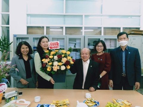 Lãnh đạo nhà trường đến thăm và chúc mừng khoa Quản trị Kinh doanh nhân kỉ niệm 39 năm ngày Nhà giáo Việt Nam