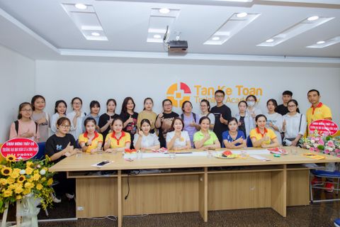 TRẢI NGHIỆM THỰC TẾ DOANH NGHIỆP - BÀI HỌC KHÔNG CÓ TRONG GIÁO TRÌNH CỦA SINH VIÊN