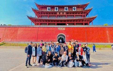 Thực tế môn học tại Khoa Du lịch – kết nối, giao lưu, chia sẻ và hỗ trợ giữa các thế hệ sinh viên