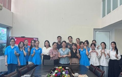 Bảo vệ đề tài Nghiên cứu khoa học của sinh viên Khoa Ngoại ngữ, Trường Đại học Quản lý và Công nghệ Hải Phòng
