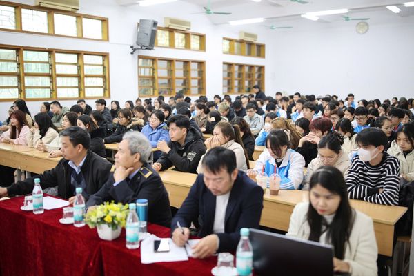 Sinh viên HPU đối thoại trực tiếp cùng Ban giám hiệu