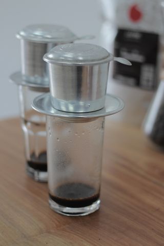 Cách pha cà phê phin thật chất!