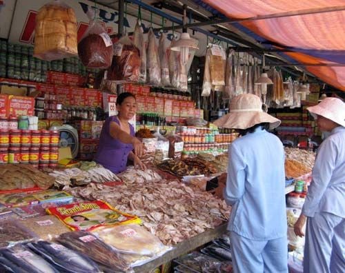Mực giá rẻ ngoài chợ không nên ăn