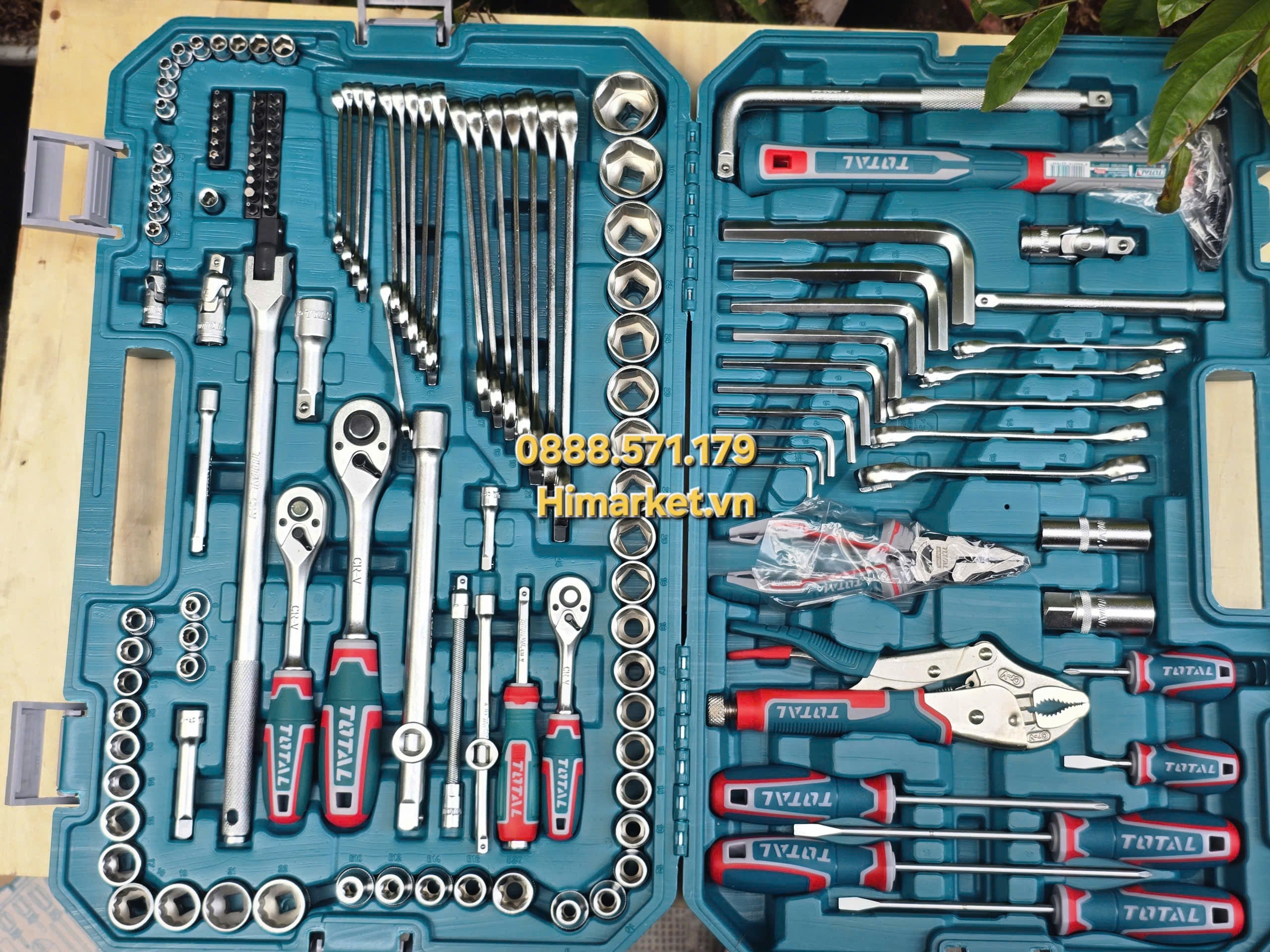 Cận cảnh các chi tiết nhỏ trong bộ đồ nghề