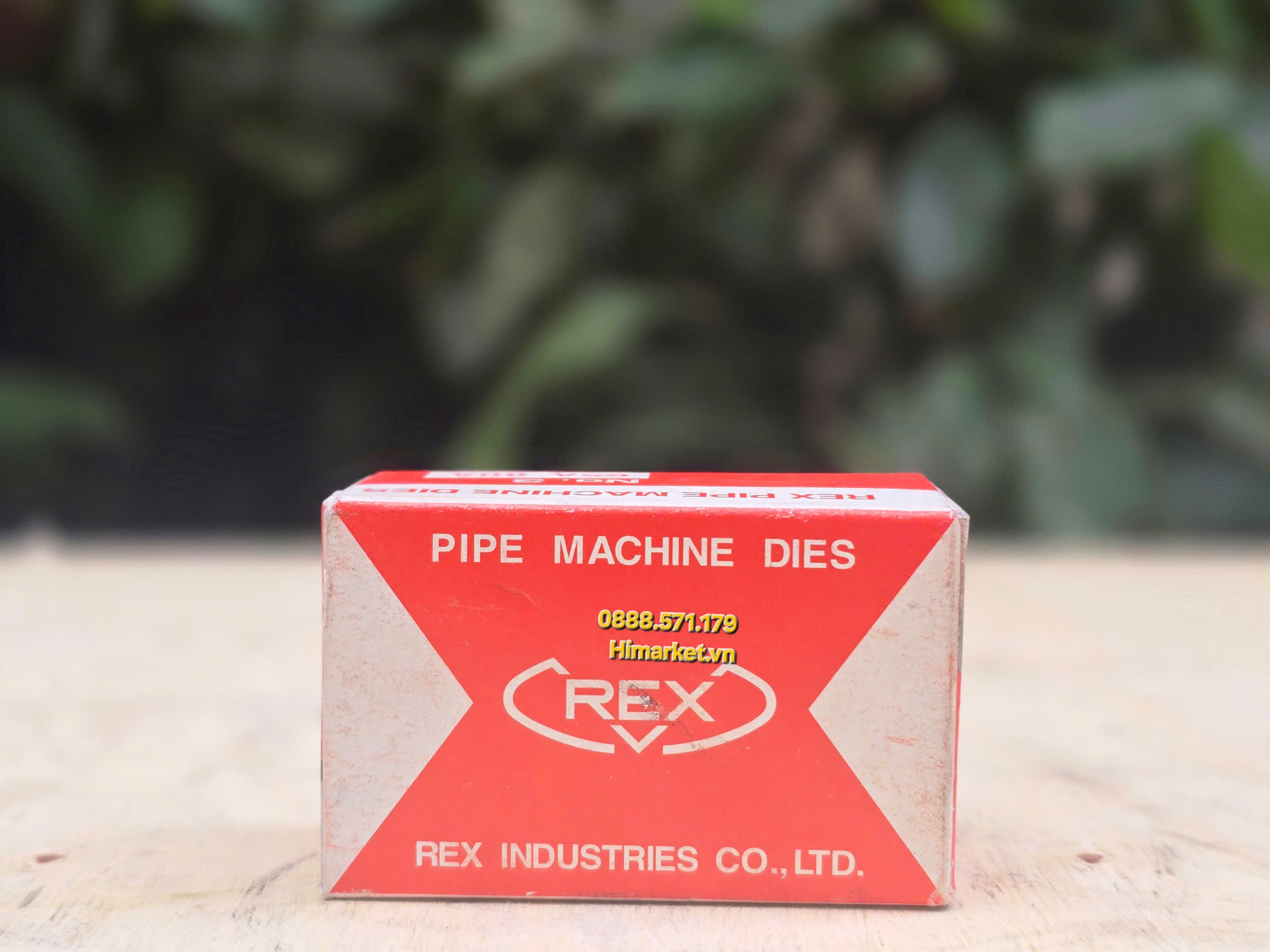 Góc nhìn cận cảnh dao tiện ren Rex