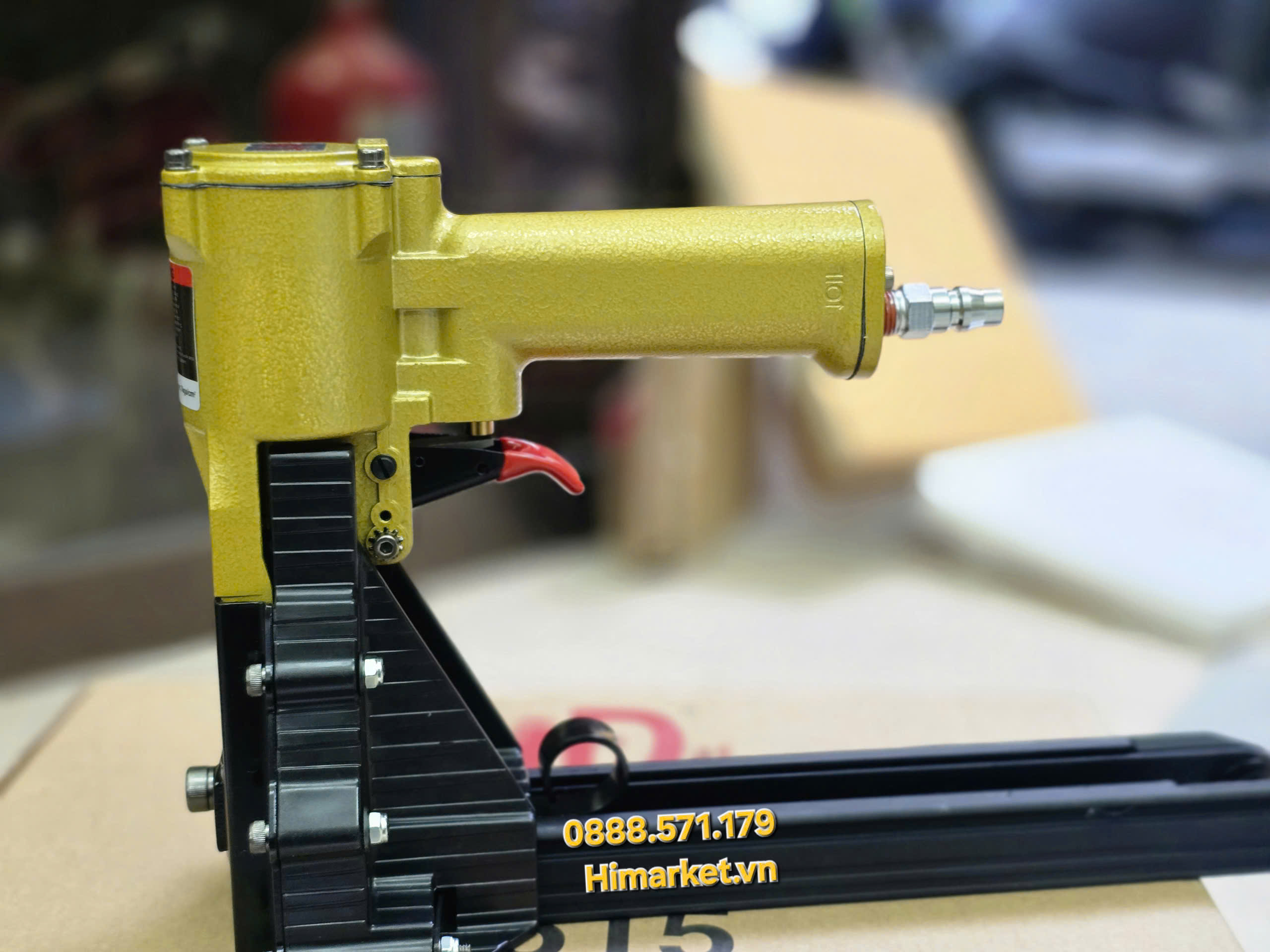 Mặt bên của máy bắn đinh Meite 3518