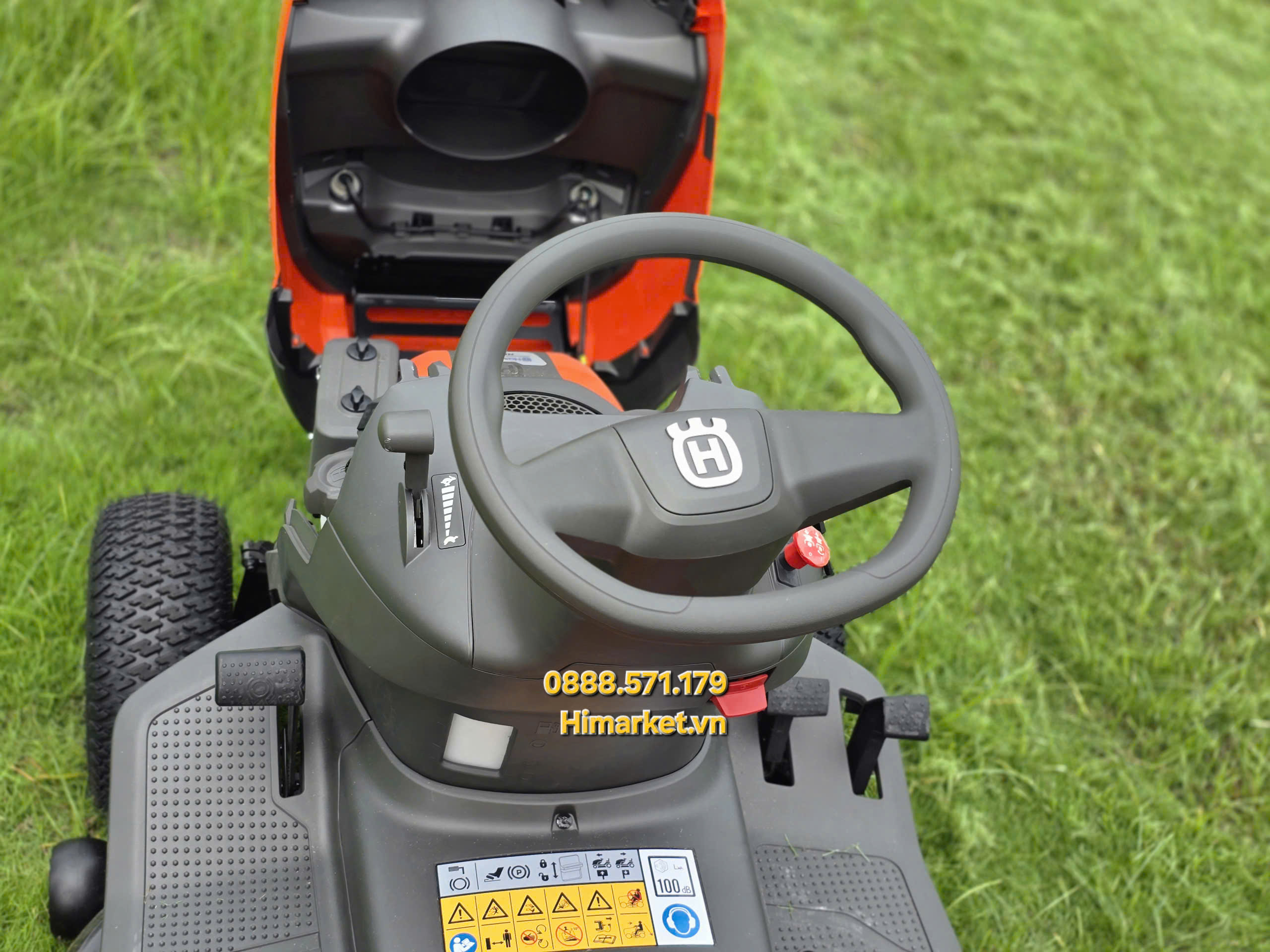 Góc nhìn khác của máy cắt cỏ Husqvarna TC114